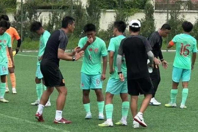 叶辰也知道，于伯本身并没有什么大错，无非就是被人利用，看他态度很端正，便点点头道：行，这次就暂且帮你这一次，以后要是再跟这种人有任何瓜葛，别怪我对你不客气。